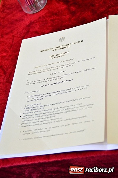 Zdjęcie w galerii na portalu naszraciborz.pl: Klasy chemiczne w Zespole Szkół Zawodowych pod patronatem Policji wiadomości z regionu