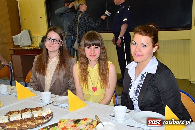 Zdjęcie w galerii na portalu naszraciborz.pl: Klasy chemiczne w Zespole Szkół Zawodowych pod patronatem Policji wiadomości z regionu