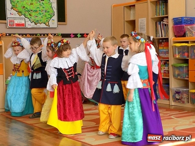 Zdjęcie w galerii na portalu naszraciborz.pl: Kolejna wizyta Erasmusa w Przedszkolu nr 14 wiadomości z regionu