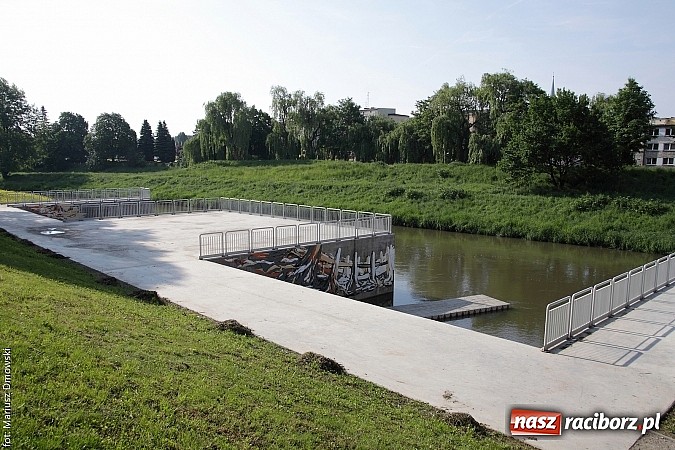 Zdjęcie w galerii na portalu naszraciborz.pl: Przystań zmienia swoje oblicze. Beton pokryją murale  wiadomości z regionu