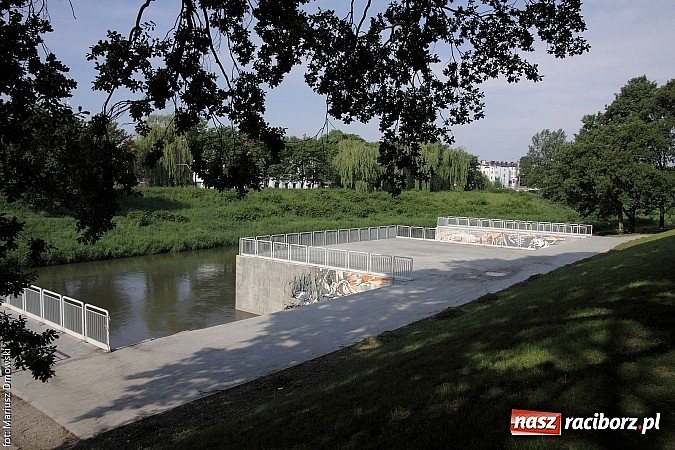 Zdjęcie w galerii na portalu naszraciborz.pl: Przystań zmienia swoje oblicze. Beton pokryją murale  wiadomości z regionu
