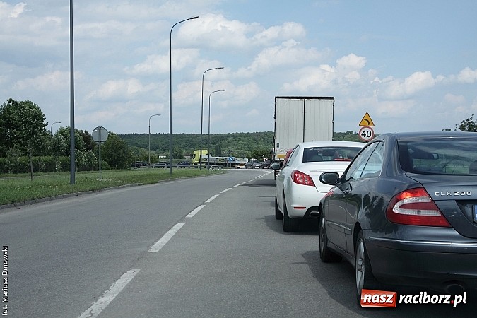 Zdjęcie w galerii na portalu naszraciborz.pl: Kolizja czterech pojazdów zakorkowała w godzinie szczytu wyjazd na Rybnik wiadomości z regionu