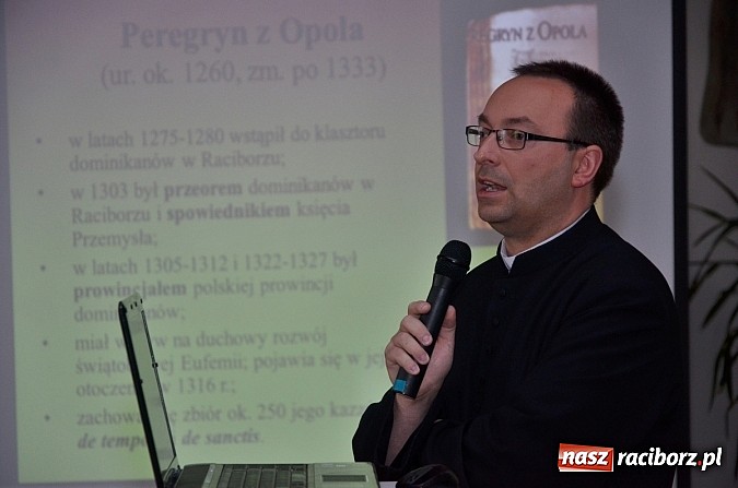 Zdjęcie w galerii na portalu naszraciborz.pl: Salwa na początek a potem prelekcje, koncert i zwiedzanie do nocy wiadomości z regionu