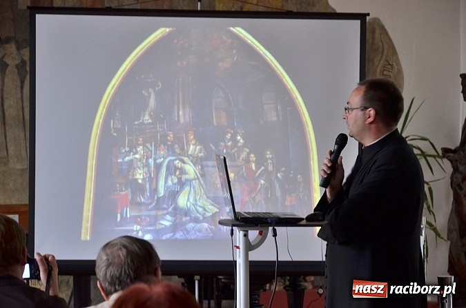 Zdjęcie w galerii na portalu naszraciborz.pl: Salwa na początek a potem prelekcje, koncert i zwiedzanie do nocy wiadomości z regionu