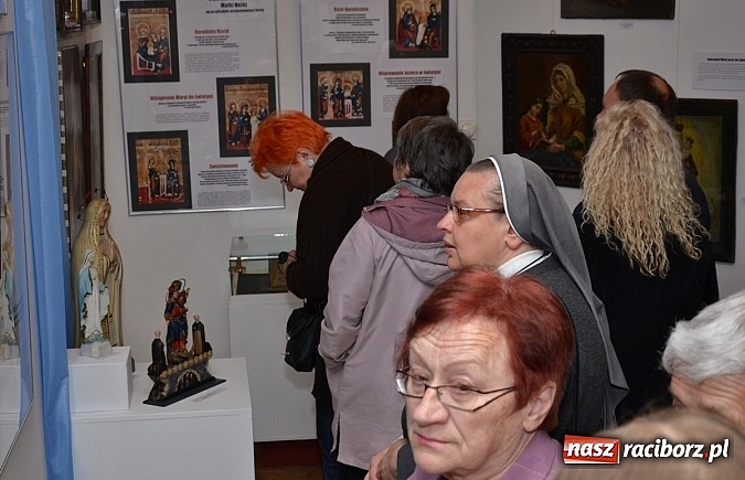 Zdjęcie w galerii na portalu naszraciborz.pl: Salwa na początek a potem prelekcje, koncert i zwiedzanie do nocy wiadomości z regionu