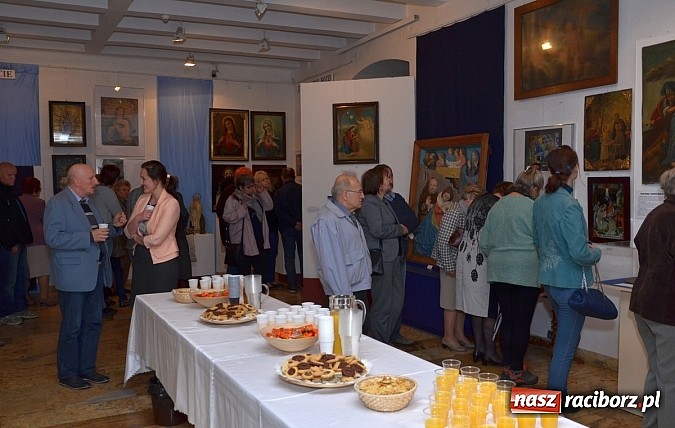 Zdjęcie w galerii na portalu naszraciborz.pl: Salwa na początek a potem prelekcje, koncert i zwiedzanie do nocy wiadomości z regionu