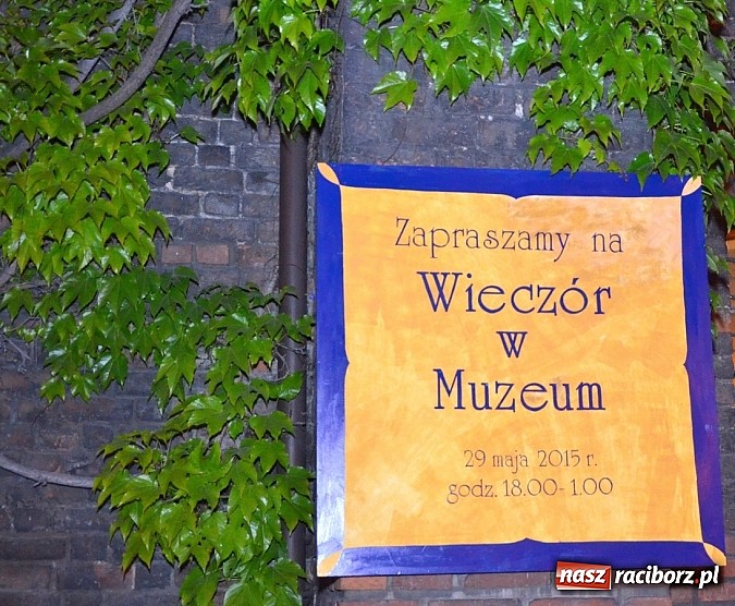 Zdjęcie w galerii na portalu naszraciborz.pl: Salwa na początek a potem prelekcje, koncert i zwiedzanie do nocy wiadomości z regionu