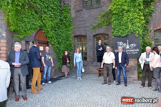 Zdjęcie w galerii na portalu naszraciborz.pl: Salwa na początek a potem prelekcje, koncert i zwiedzanie do nocy wiadomości z regionu