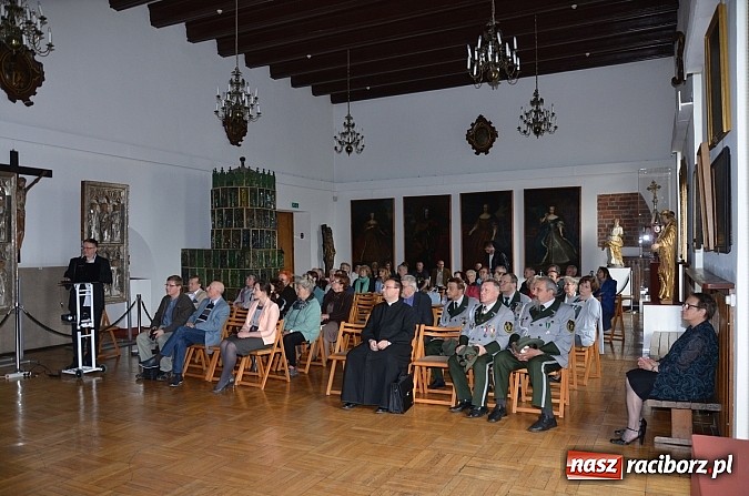 Zdjęcie w galerii na portalu naszraciborz.pl: Salwa na początek a potem prelekcje, koncert i zwiedzanie do nocy wiadomości z regionu