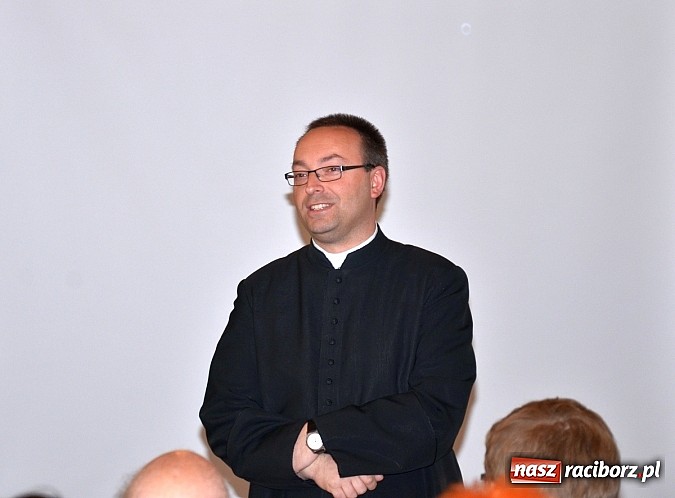 Zdjęcie w galerii na portalu naszraciborz.pl: Salwa na początek a potem prelekcje, koncert i zwiedzanie do nocy wiadomości z regionu