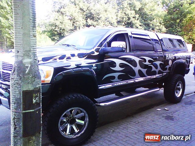 Zdjęcie w galerii na portalu naszraciborz.pl: Monstrum na raciborskich ulicach wiadomości z regionu