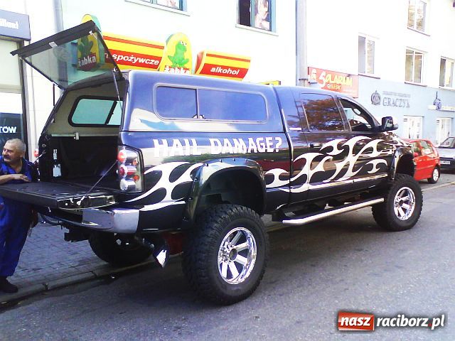 Zdjęcie w galerii na portalu naszraciborz.pl: Monstrum na raciborskich ulicach wiadomości z regionu