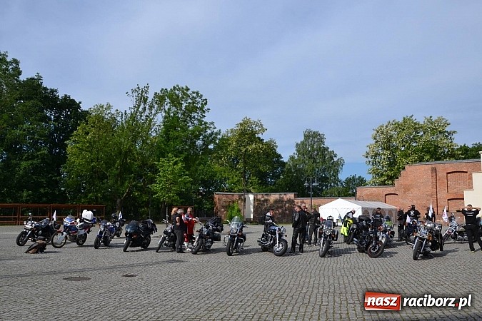 Zdjęcie w galerii na portalu naszraciborz.pl: Motocykliści wyruszyli śladami księcia Mieszka IV Laskonogiego wiadomości z regionu