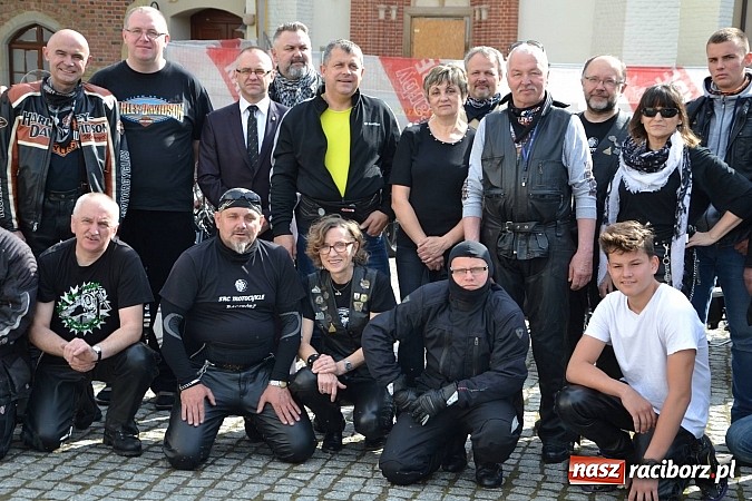 Zdjęcie w galerii na portalu naszraciborz.pl: Motocykliści wyruszyli śladami księcia Mieszka IV Laskonogiego wiadomości z regionu