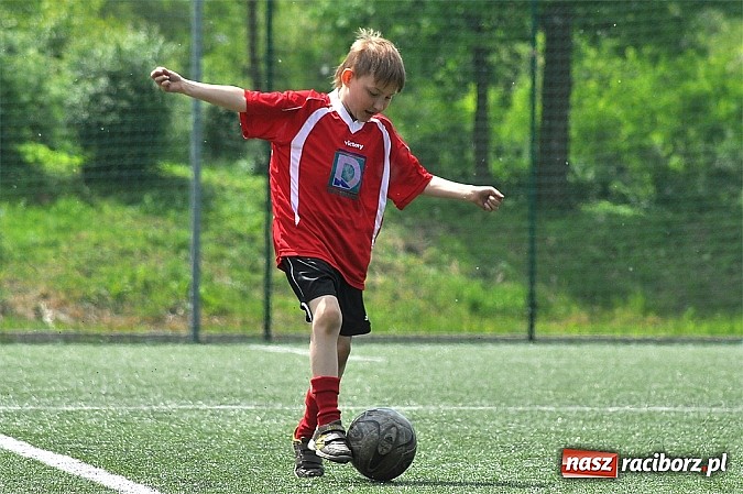Zdjęcie w galerii na portalu naszraciborz.pl: Młodzi adepci futbolu grali w Krzanowicach wiadomości z regionu