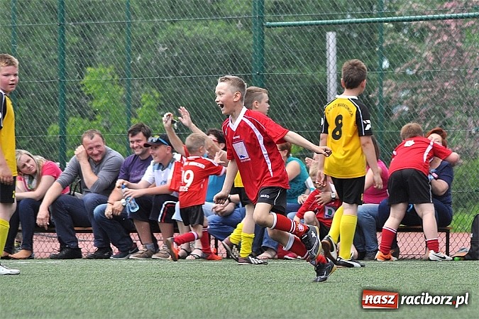 Zdjęcie w galerii na portalu naszraciborz.pl: Młodzi adepci futbolu grali w Krzanowicach wiadomości z regionu