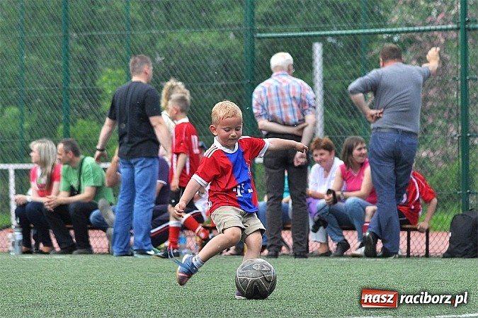Zdjęcie w galerii na portalu naszraciborz.pl: Młodzi adepci futbolu grali w Krzanowicach wiadomości z regionu