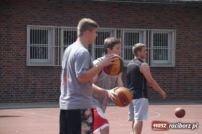 Zdjęcie w galerii na portalu naszraciborz.pl: Piknik szkolny w ZSO nr 1 przy Kasprowicza  wiadomości z regionu