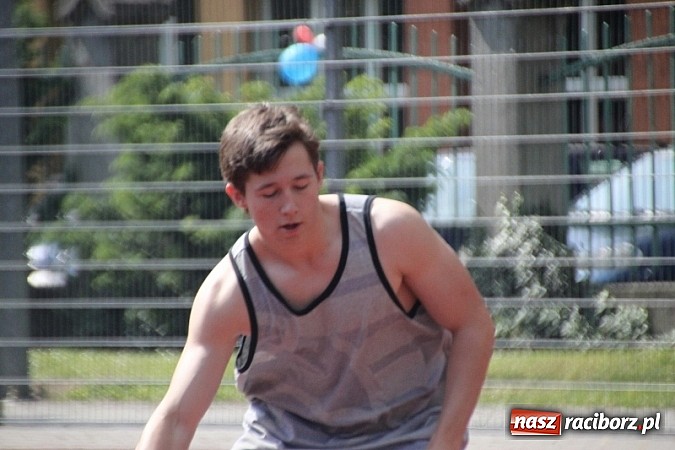 Zdjęcie w galerii na portalu naszraciborz.pl: Piknik szkolny w ZSO nr 1 przy Kasprowicza  wiadomości z regionu