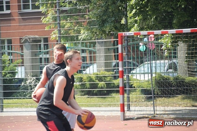 Zdjęcie w galerii na portalu naszraciborz.pl: Piknik szkolny w ZSO nr 1 przy Kasprowicza  wiadomości z regionu