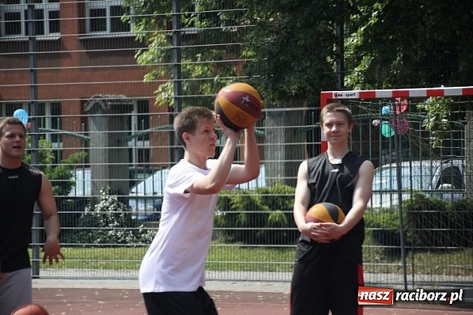 Zdjęcie w galerii na portalu naszraciborz.pl: Piknik szkolny w ZSO nr 1 przy Kasprowicza  wiadomości z regionu