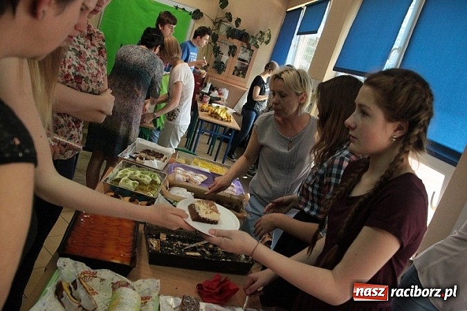 Zdjęcie w galerii na portalu naszraciborz.pl: Piknik szkolny w ZSO nr 1 przy Kasprowicza  wiadomości z regionu