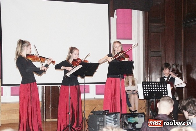 Zdjęcie w galerii na portalu naszraciborz.pl: Piknik szkolny w ZSO nr 1 przy Kasprowicza  wiadomości z regionu