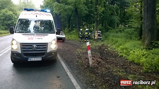 Zdjęcie w galerii na portalu naszraciborz.pl: Wypadek na DK 45 na granicy województw. Dwie osoby ranne wiadomości z regionu