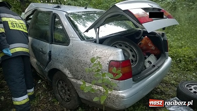 Zdjęcie w galerii na portalu naszraciborz.pl: Wypadek na DK 45 na granicy województw. Dwie osoby ranne wiadomości z regionu
