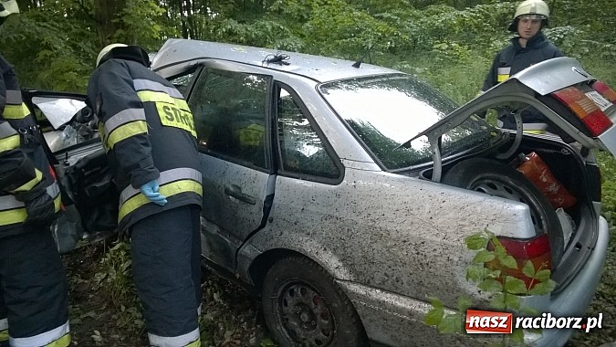 Zdjęcie w galerii na portalu naszraciborz.pl: Wypadek na DK 45 na granicy województw. Dwie osoby ranne wiadomości z regionu