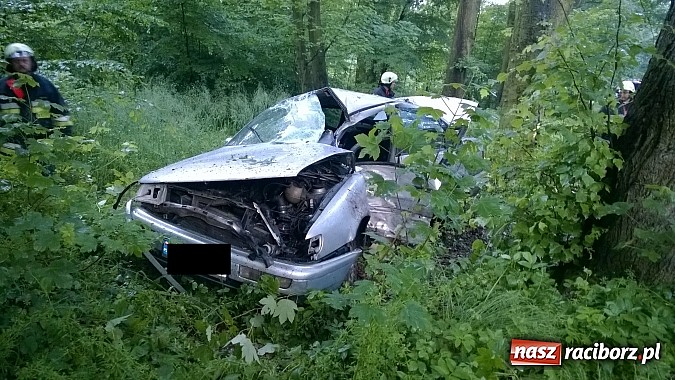 Zdjęcie w galerii na portalu naszraciborz.pl: Wypadek na DK 45 na granicy województw. Dwie osoby ranne wiadomości z regionu