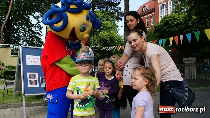 Zdjęcie w galerii na portalu naszraciborz.pl: Dziecięce święto z Zozolem na straganie wiadomości z regionu