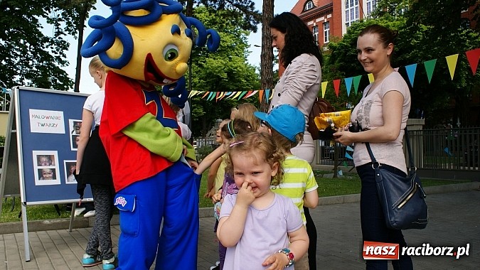Zdjęcie w galerii na portalu naszraciborz.pl: Dziecięce święto z Zozolem na straganie wiadomości z regionu