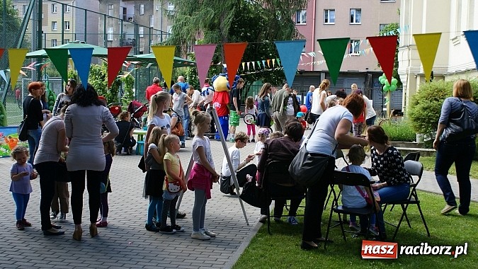 Zdjęcie w galerii na portalu naszraciborz.pl: Dziecięce święto z Zozolem na straganie wiadomości z regionu
