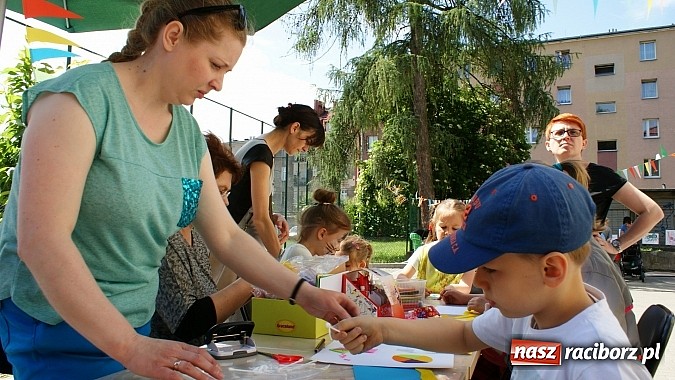 Zdjęcie w galerii na portalu naszraciborz.pl: Dziecięce święto z Zozolem na straganie wiadomości z regionu