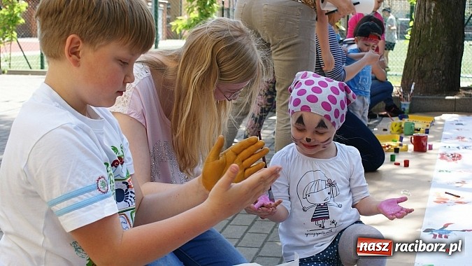 Zdjęcie w galerii na portalu naszraciborz.pl: Dziecięce święto z Zozolem na straganie wiadomości z regionu