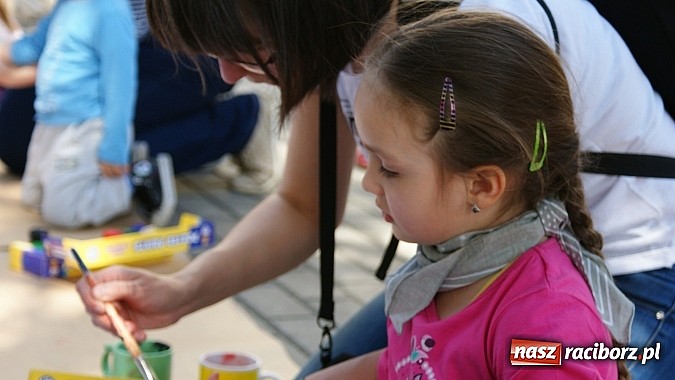 Zdjęcie w galerii na portalu naszraciborz.pl: Dziecięce święto z Zozolem na straganie wiadomości z regionu