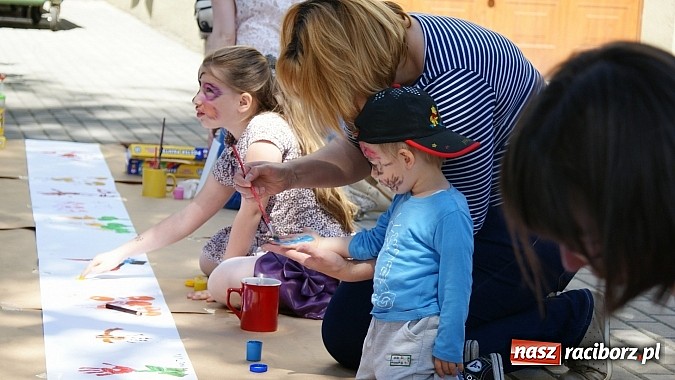 Zdjęcie w galerii na portalu naszraciborz.pl: Dziecięce święto z Zozolem na straganie wiadomości z regionu