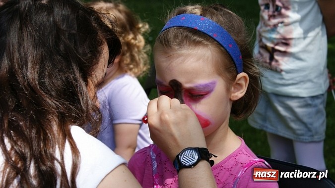 Zdjęcie w galerii na portalu naszraciborz.pl: Dziecięce święto z Zozolem na straganie wiadomości z regionu