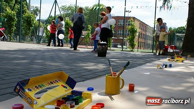 Zdjęcie w galerii na portalu naszraciborz.pl: Dziecięce święto z Zozolem na straganie wiadomości z regionu
