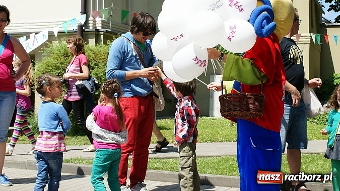Zdjęcie w galerii na portalu naszraciborz.pl: Dziecięce święto z Zozolem na straganie wiadomości z regionu