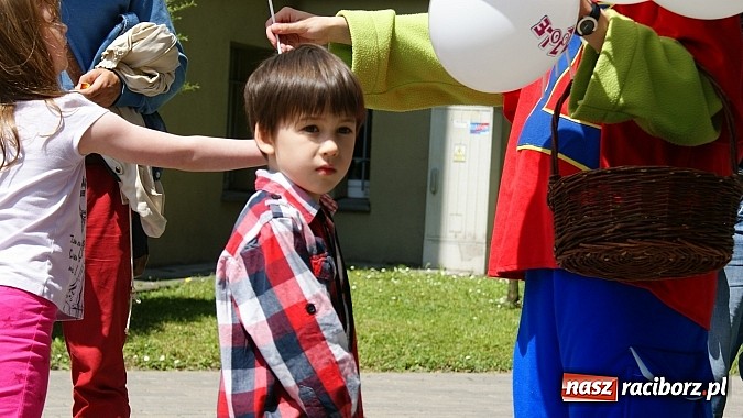 Zdjęcie w galerii na portalu naszraciborz.pl: Dziecięce święto z Zozolem na straganie wiadomości z regionu