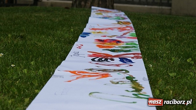 Zdjęcie w galerii na portalu naszraciborz.pl: Dziecięce święto z Zozolem na straganie wiadomości z regionu