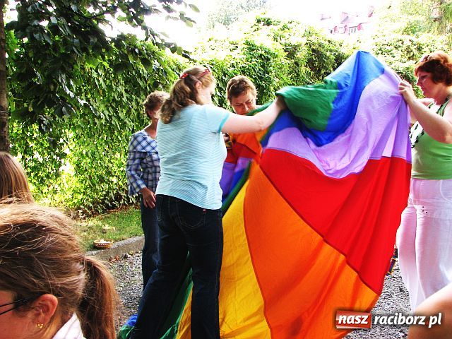 Zdjęcie w galerii na portalu naszraciborz.pl: Indianin odwiedził dzieci w bibliotece wiadomości z regionu