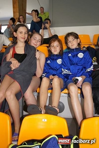 Zdjęcie w galerii na portalu naszraciborz.pl: Pływanie. Wiktoria z pięcioma medalami  wiadomości z regionu