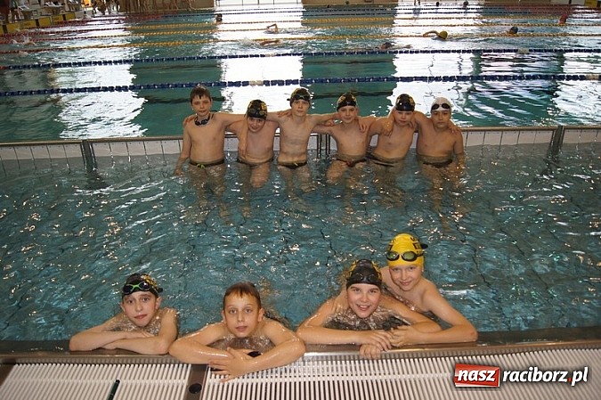 Zdjęcie w galerii na portalu naszraciborz.pl: Pływanie. Wiktoria z pięcioma medalami  wiadomości z regionu