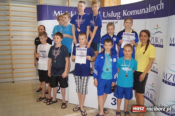 Zdjęcie w galerii na portalu naszraciborz.pl: Pływanie. Wiktoria z pięcioma medalami  wiadomości z regionu