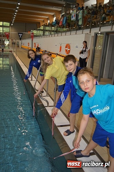 Zdjęcie w galerii na portalu naszraciborz.pl: Pływanie. Wiktoria z pięcioma medalami  wiadomości z regionu
