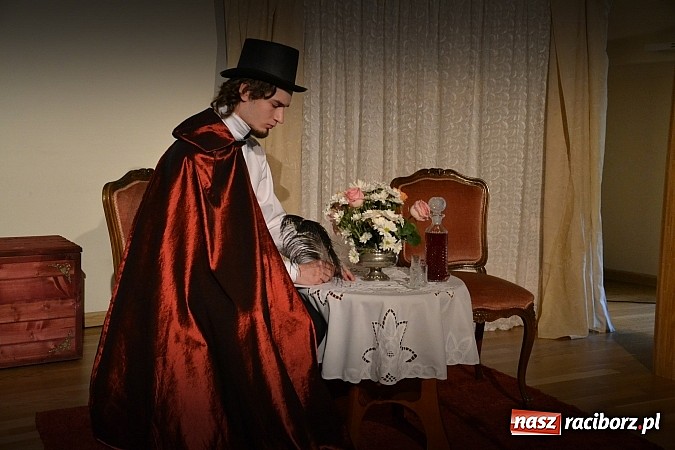 Zdjęcie w galerii na portalu naszraciborz.pl: Falbanka i szabelka - premiera spektaklu na Zamku Piastowskim  wiadomości z regionu