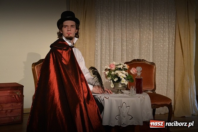 Zdjęcie w galerii na portalu naszraciborz.pl: Falbanka i szabelka - premiera spektaklu na Zamku Piastowskim  wiadomości z regionu